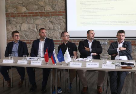 Okrogla miza Notranjsko primorske novice 22 Foto Ljubo Vukelič